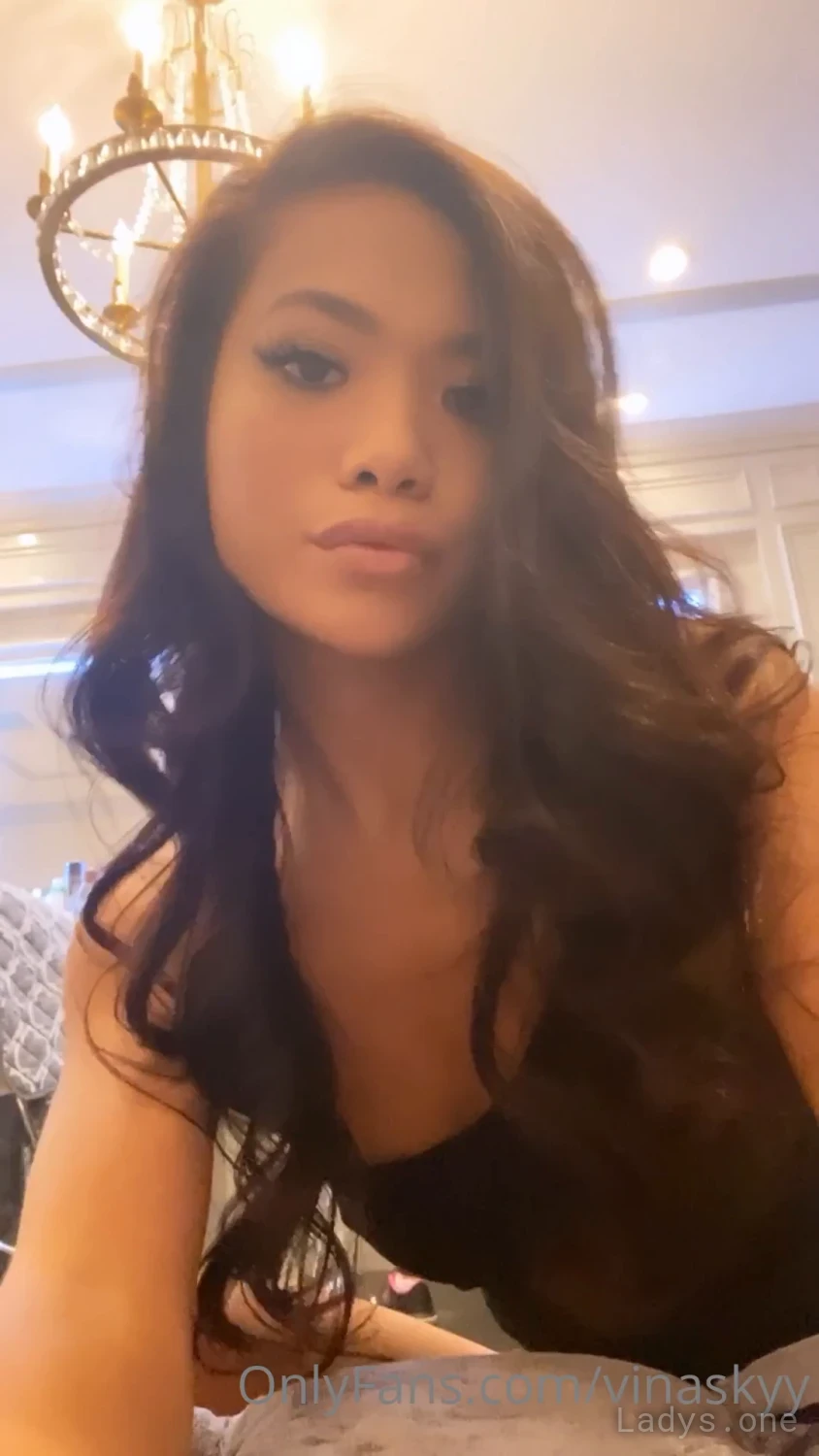 Beautiful nude girl vina sky vixen