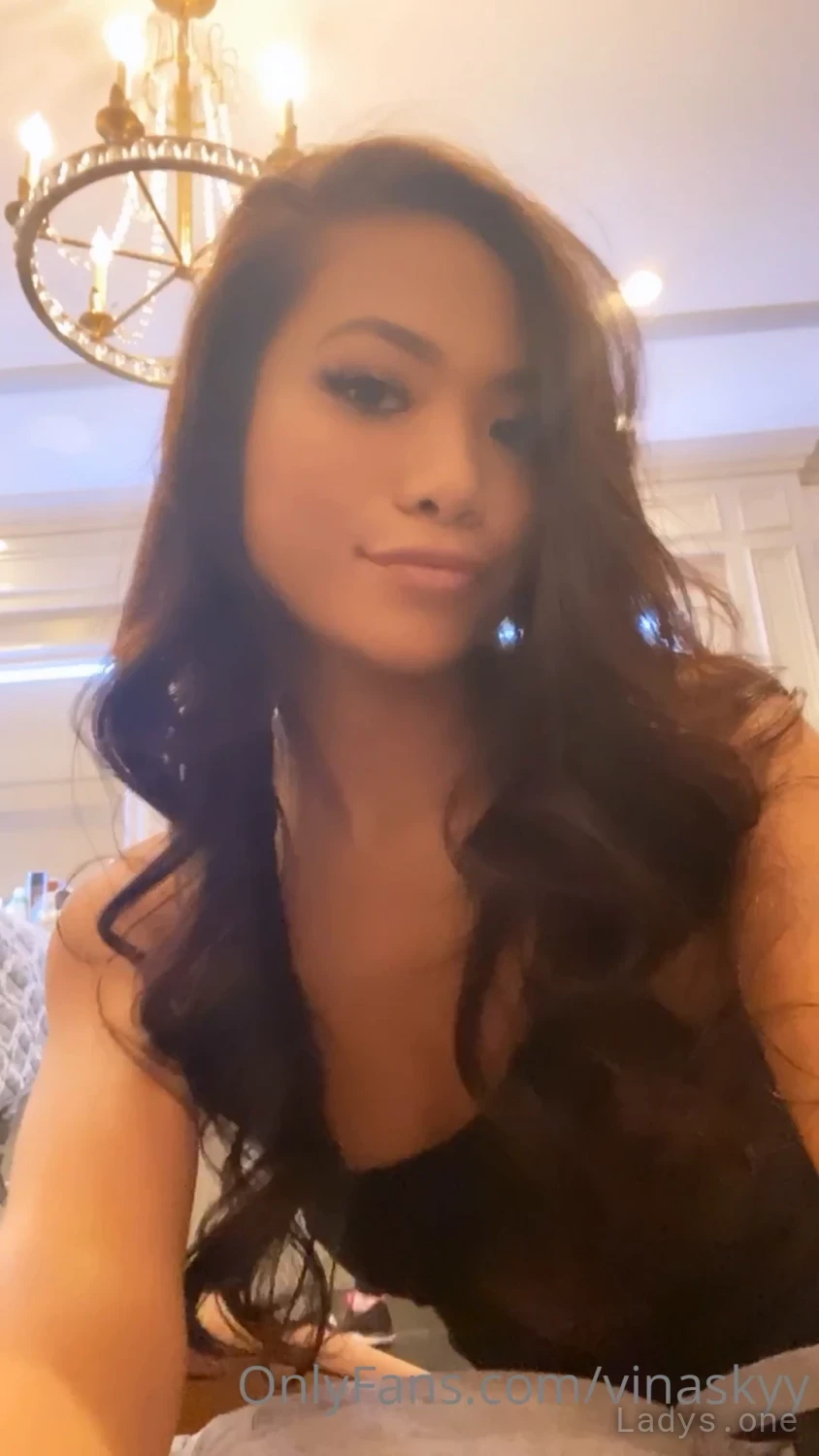 Beautiful nude girl vina sky vixen