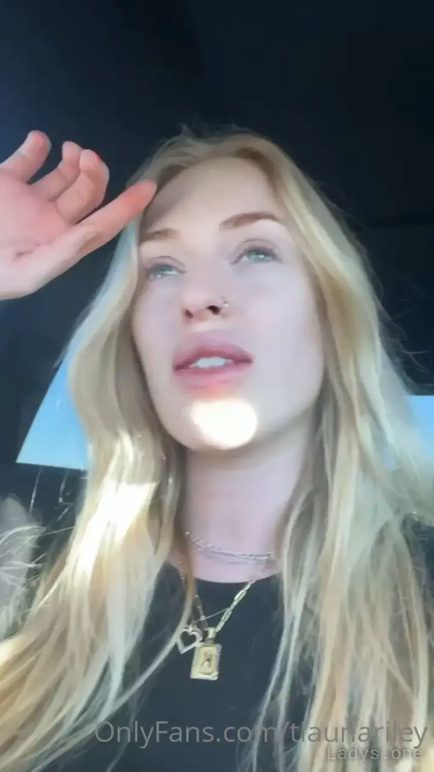 tiauna riley videos porno