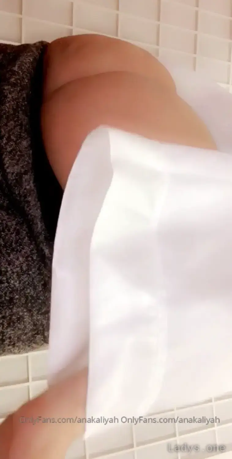 Beautiful nude girl anakaliyah porno free