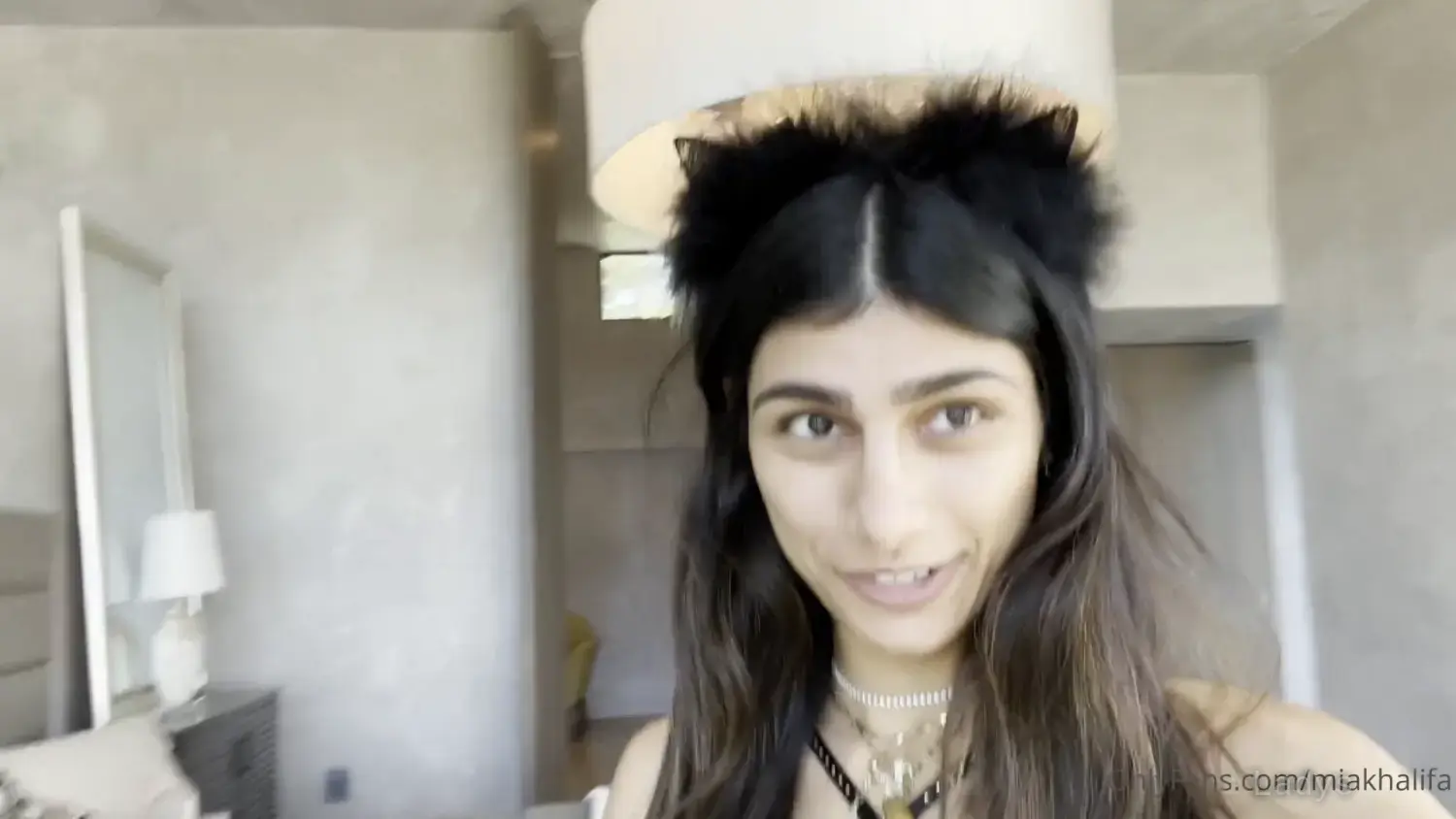Beautiful nude girl what does mia khalifa do