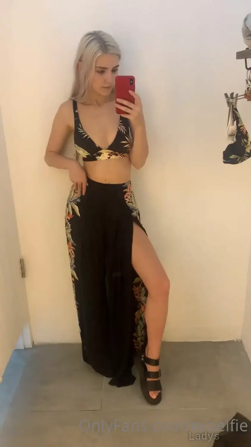 Beautiful nude girl eva elfie oil