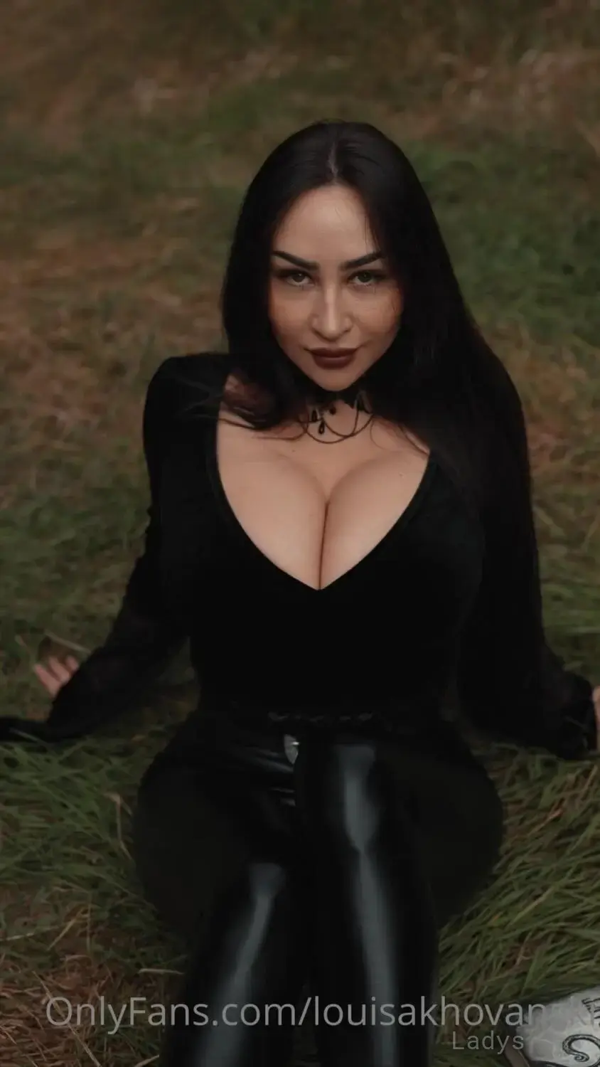 louisa khovanski слив