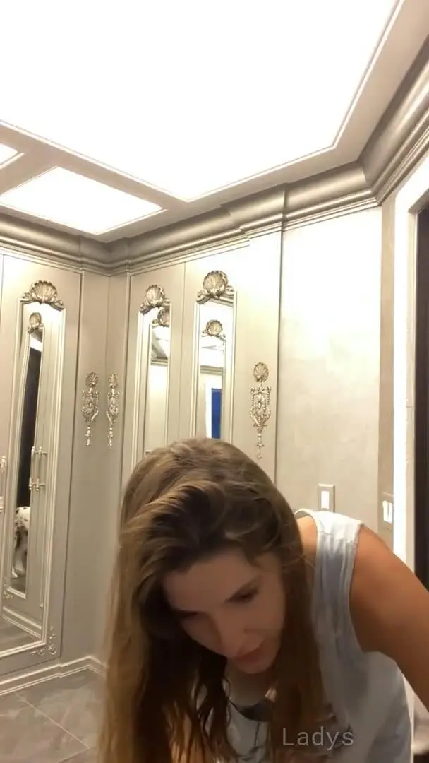 Beautiful nude girl Amanda Cerny