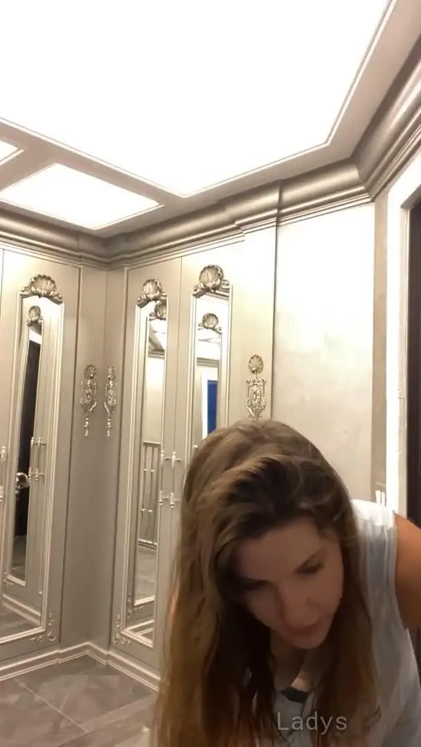 Beautiful nude girl Amanda Cerny-1