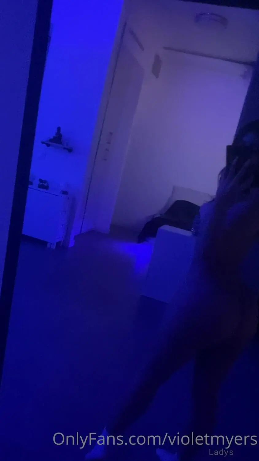 Beautiful nude girl Violet Myers