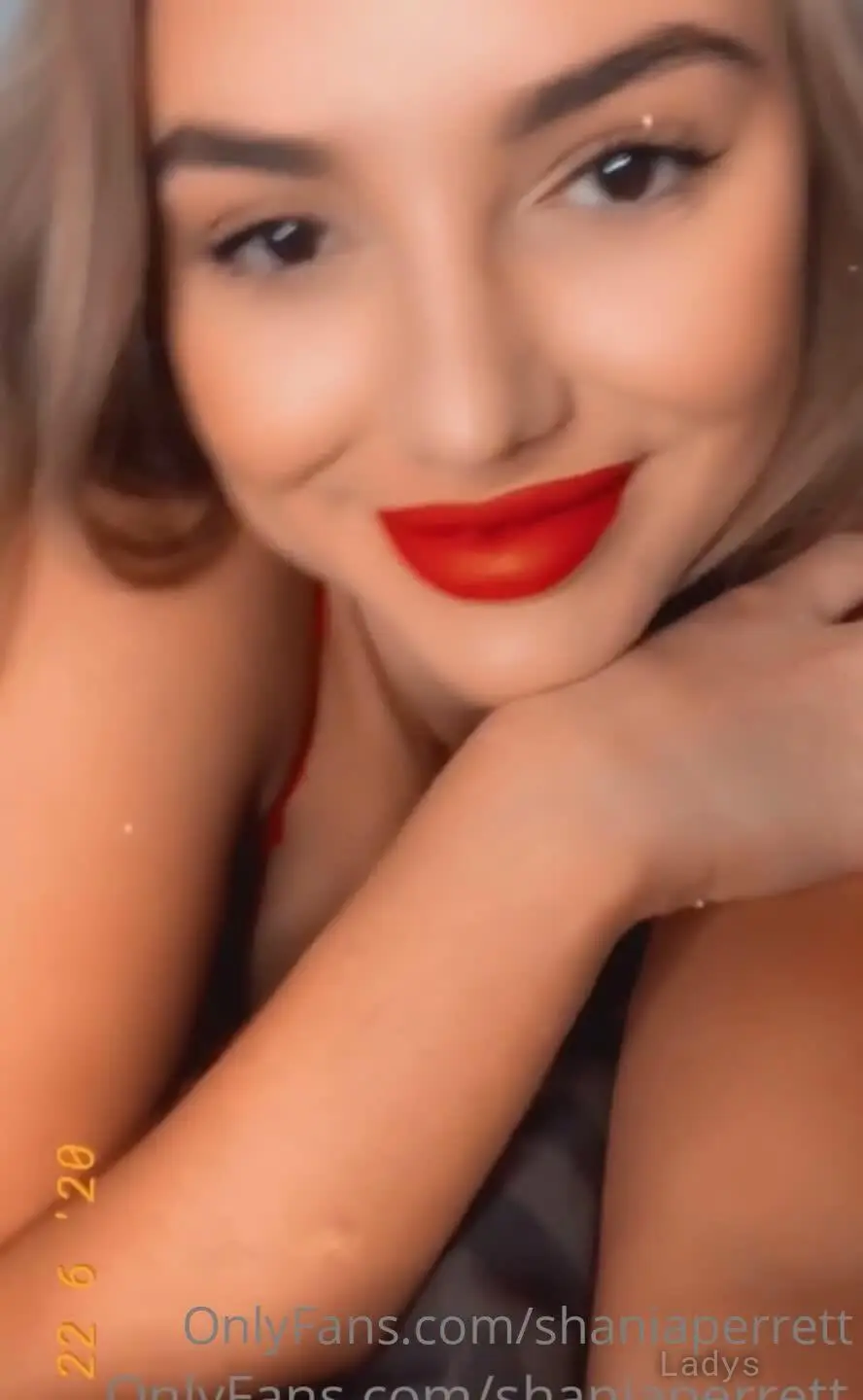 Beautiful nude girl Shania Perrett