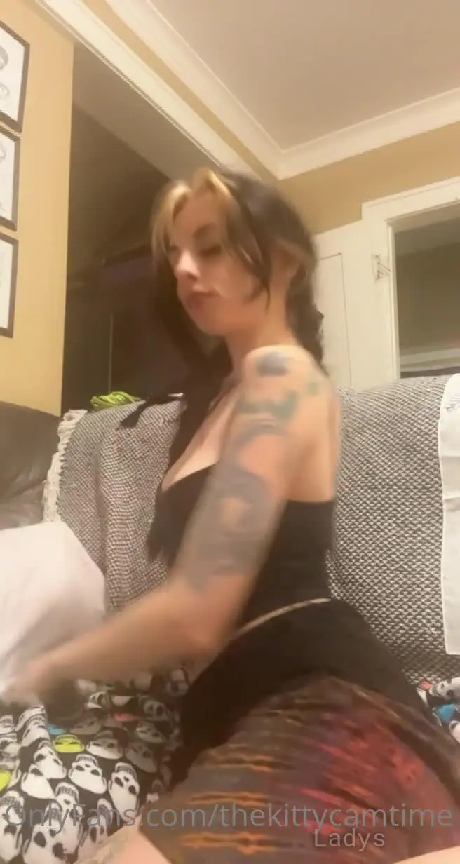 Beautiful nude girl Kitty Cam-1