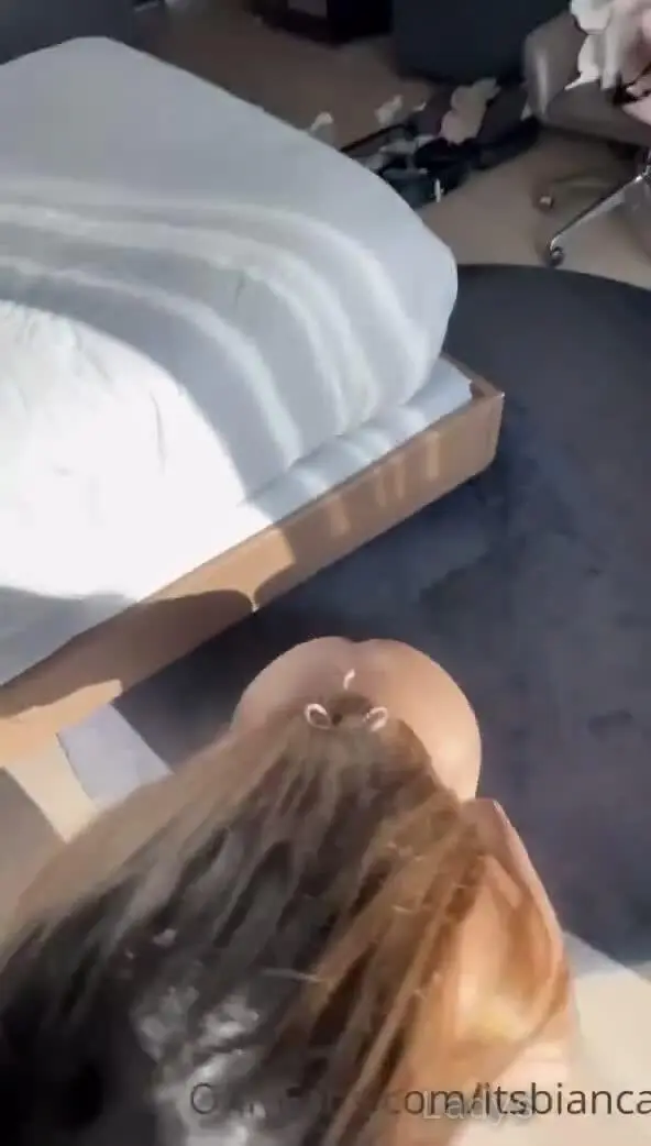 Beautiful nude girl Theonlybiababy