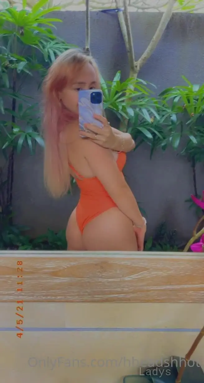 Beautiful nude girl AliceBong