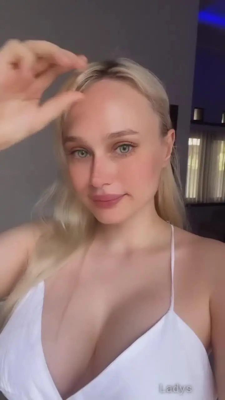 Beautiful nude girl Shadory Cos