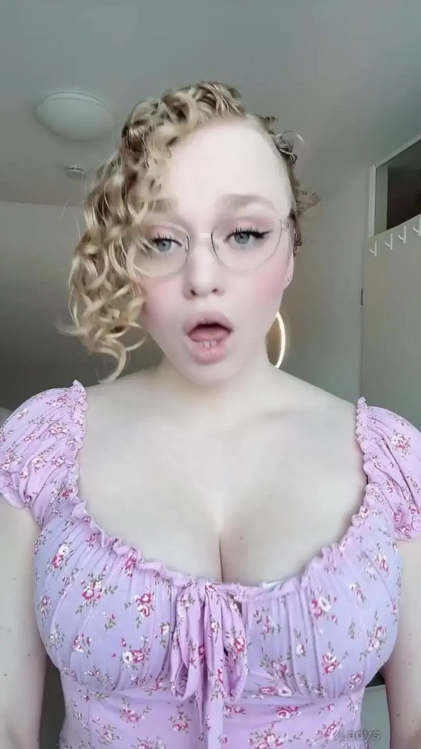Beautiful nude girl SarahCalanthe