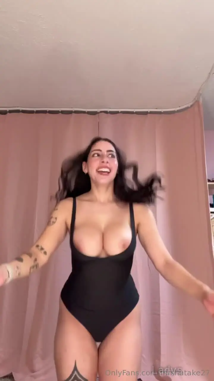 Beautiful nude girl Uhveenyuh