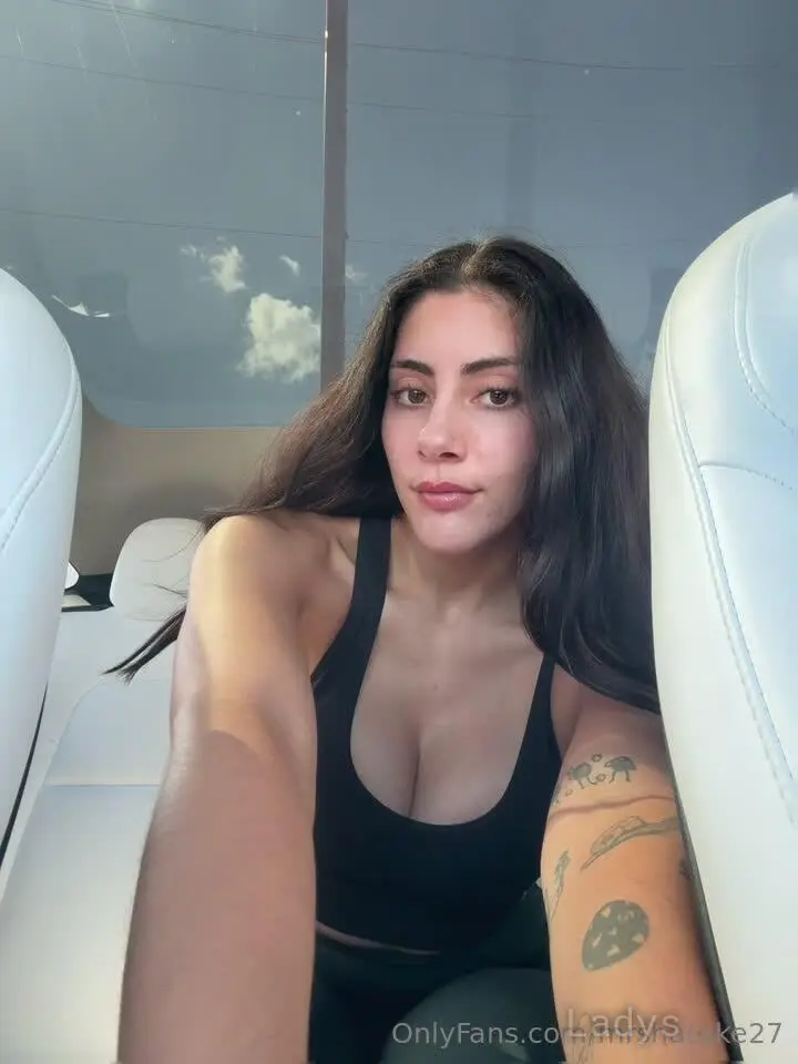 Beautiful nude girl Uhveenyuh-1