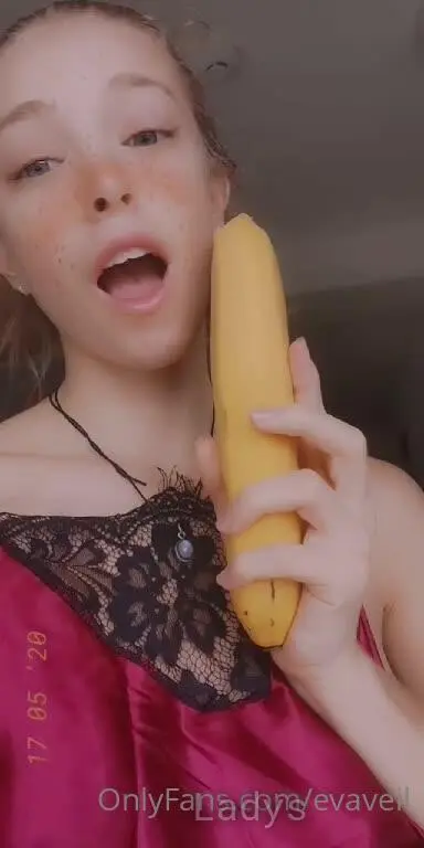 Beautiful nude girl Eva Veil