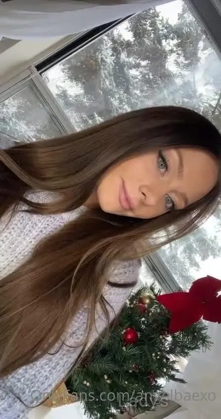 Beautiful nude girl AngelBaeXo