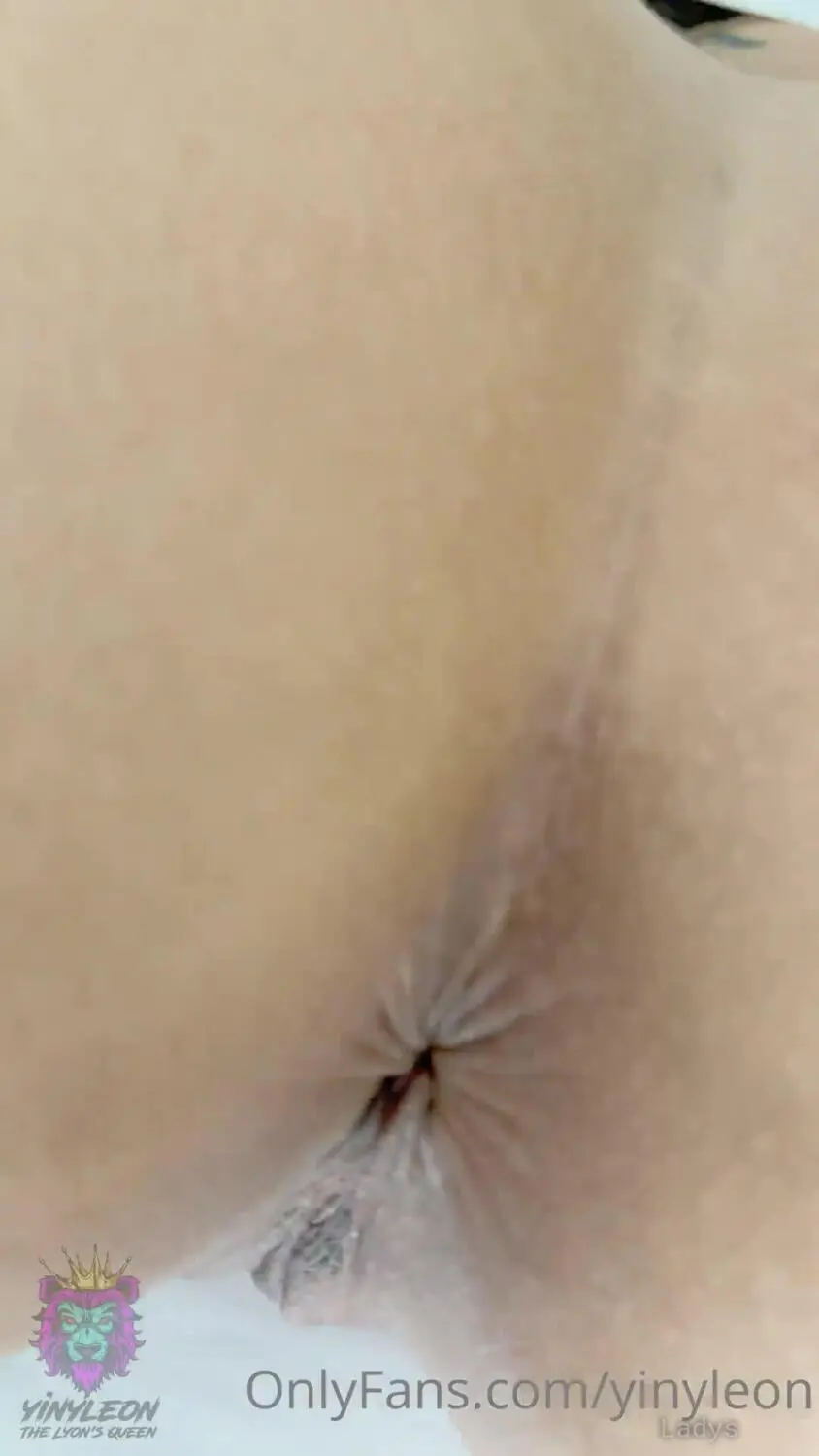 Beautiful nude girl Yiny Leon