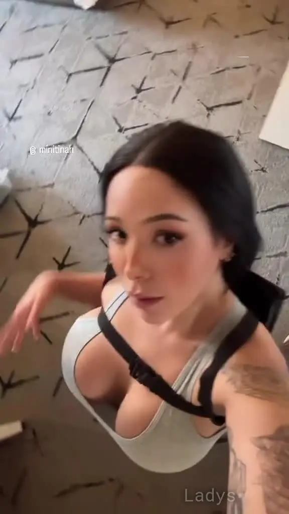 Beautiful nude girl Tinahxplorez