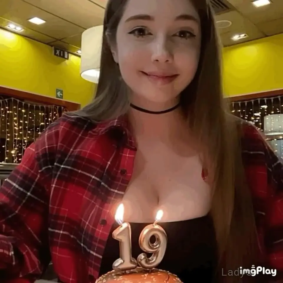 Beautiful nude girl KikoBakaa