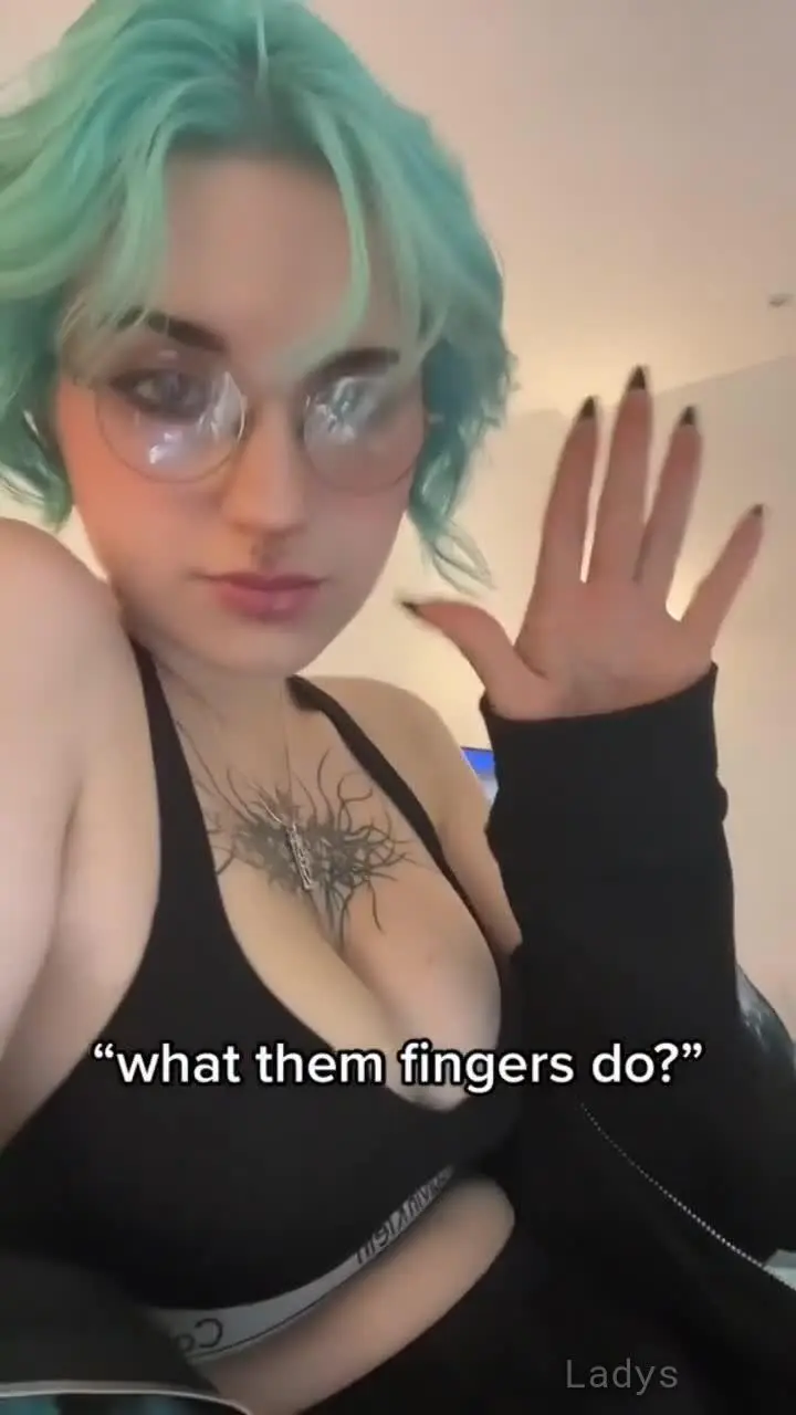 Beautiful nude girl lyracr0w0